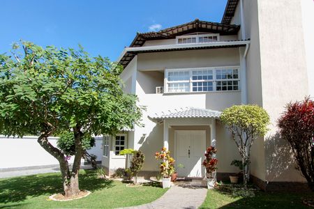 Casa à venda com 574m², 4 quartos e 7 vagasFachada interna