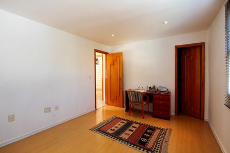 Casa à venda com 574m², 4 quartos e 7 vagasSuíte 2 canadense