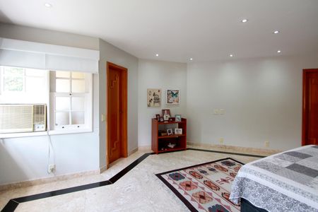 Casa à venda com 574m², 4 quartos e 7 vagasSuíte 1