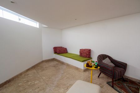 Casa à venda com 574m², 4 quartos e 7 vagasSala de TV