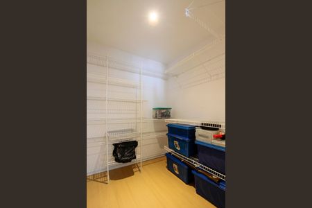 Casa à venda com 574m², 4 quartos e 7 vagasCloset Suíte canadense 3