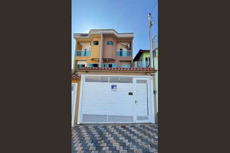 Casa à venda com 181m², 3 quartos e 4 vagas Casa à venda com 181m², 3 quartos e 4 vagasFachada
