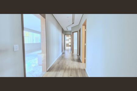 Casa à venda com 450m², 4 quartos e 4 vagasCorredor