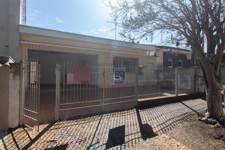 Casa à venda com 170m², 3 quartos e 4 vagasFachada