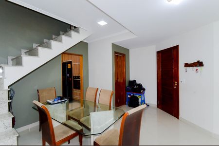 Casa à venda com 126m², 3 quartos e 3 vagas Casa à venda com 126m², 3 quartos e 3 vagasSala