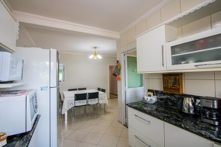 Casa à venda com 400m², 4 quartos e 6 vagas Casa à venda com 400m², 4 quartos e 6 vagasCozinha