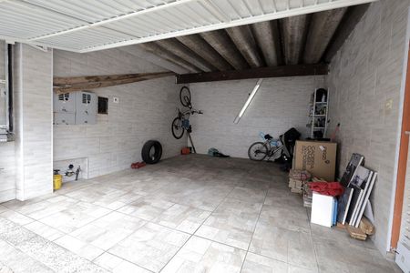 Casa à venda com 175m², 5 quartos e 2 vagas Casa à venda com 175m², 5 quartos e 2 vagasGaragem
