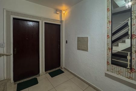 Apartamento à venda com 60m², 2 quartos e 1 vaga Apartamento à venda com 60m², 2 quartos e 1 vagaHall social