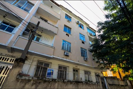 Apartamento à venda com 60m², 2 quartos e sem vaga Apartamento à venda com 60m², 2 quartos e sem vagaFachada