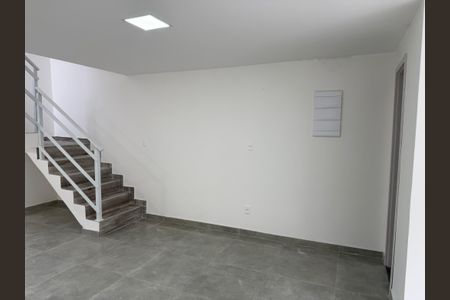 Sala de casa de condomínio à venda com 2 quartos, 180m² em Taquara, Rio de Janeiro
