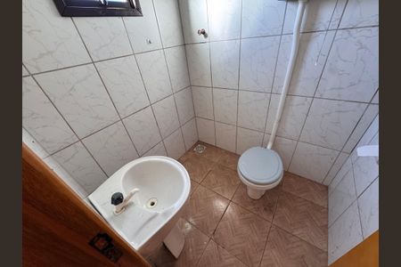 Casa para alugar com 48m², 1 quarto e 1 vaga Casa para alugar com 48m², 1 quarto e 1 vagaBanheiro