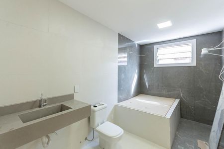 Casa à venda com 233m², 2 quartos e 1 vagaBanheiro da Suíte