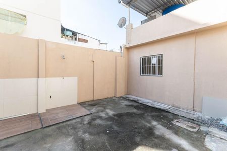 Casa à venda com 233m², 2 quartos e 1 vagaQuintal
