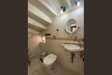 Casa à venda com 168m², 6 quartos e 5 vagas