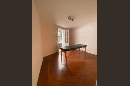 Casa à venda com 168m², 6 quartos e 5 vagas