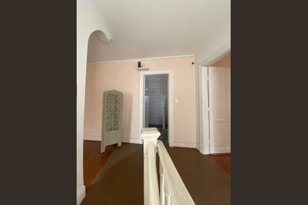 Casa à venda com 168m², 6 quartos e 5 vagas