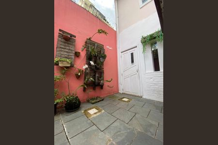 Casa à venda com 168m², 6 quartos e 5 vagas