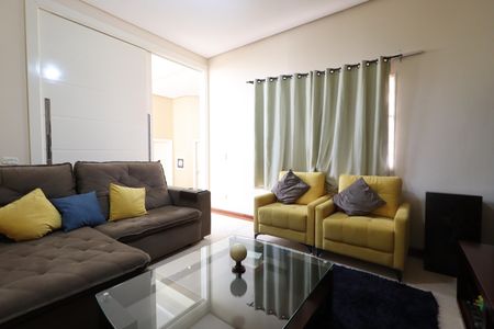 Casa para alugar com 430m², 6 quartos e 4 vagasSala de TV