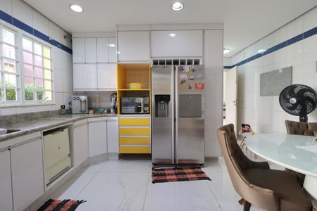 Casa para alugar com 430m², 6 quartos e 4 vagasCozinha