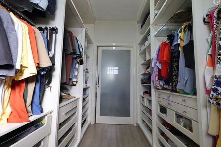Casa para alugar com 430m², 6 quartos e 4 vagasCloset suíte 4