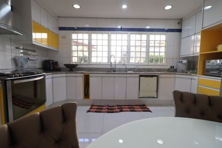 Casa para alugar com 430m², 6 quartos e 4 vagasCozinha