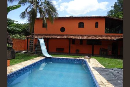 Casa à venda com 380m², 3 quartos e 5 vagas Casa à venda com 380m², 3 quartos e 5 vagasFoto 02