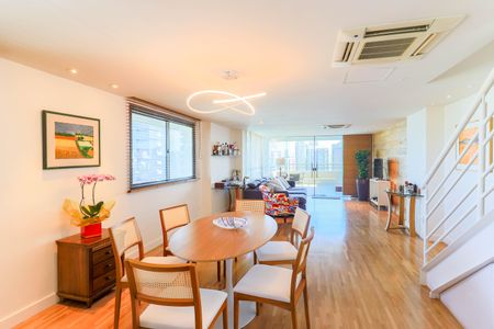 Apartamento à venda com 178m², 3 quartos e 2 vagas Apartamento à venda com 178m², 3 quartos e 2 vagasSala de Jantar