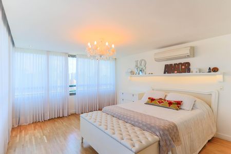 Apartamento à venda com 178m², 3 quartos e 2 vagas Apartamento à venda com 178m², 3 quartos e 2 vagasSuíte 1
