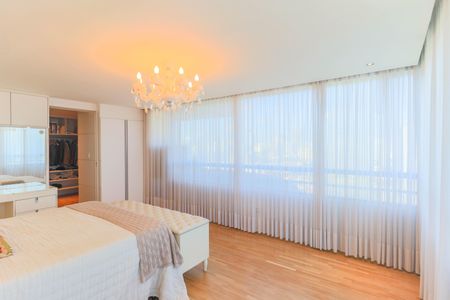 Apartamento à venda com 178m², 3 quartos e 2 vagas Apartamento à venda com 178m², 3 quartos e 2 vagasSuíte 1