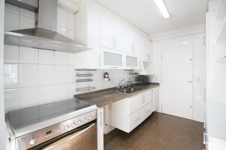 Apartamento à venda com 128m², 3 quartos e 2 vagas Apartamento à venda com 128m², 3 quartos e 2 vagasCozinha