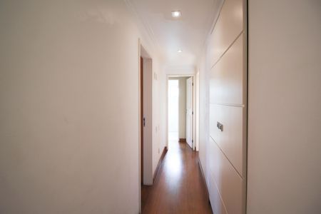 Apartamento à venda com 128m², 3 quartos e 2 vagas Apartamento à venda com 128m², 3 quartos e 2 vagasCorredor