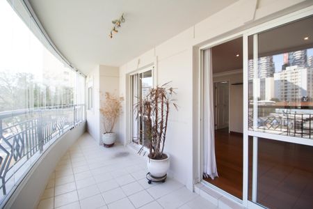 Apartamento à venda com 128m², 3 quartos e 2 vagas Apartamento à venda com 128m², 3 quartos e 2 vagasVaranda
