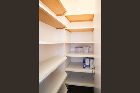 Apartamento à venda com 128m², 3 quartos e 2 vagas Apartamento à venda com 128m², 3 quartos e 2 vagasDespensa
