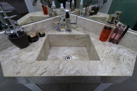 Casa à venda com 145m², 2 quartos e 2 vagasBanheiro da Suíte - Pia