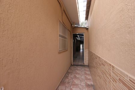 Casa à venda com 145m², 2 quartos e 2 vagasCorredor externo