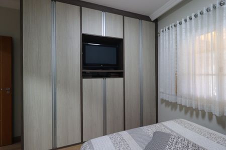 Casa à venda com 145m², 2 quartos e 2 vagasSuíte