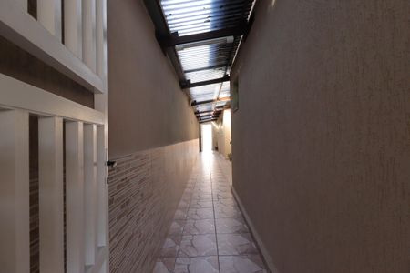 Casa à venda com 145m², 2 quartos e 2 vagasCorredor externo