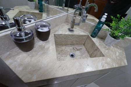 Casa à venda com 145m², 2 quartos e 2 vagasBanheiro Social - Pia