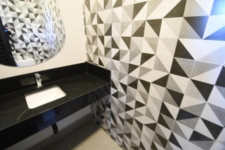 Casa de condomínio à venda com 229m², 3 quartos e 4 vagasBanheiro de serviço