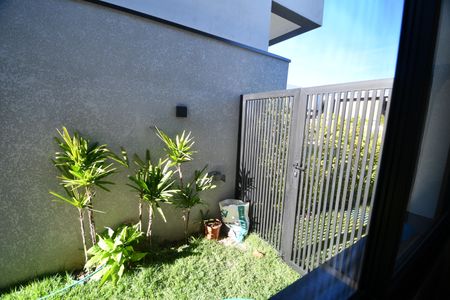 Casa de condomínio à venda com 229m², 3 quartos e 4 vagasSala / Escritório - Vista