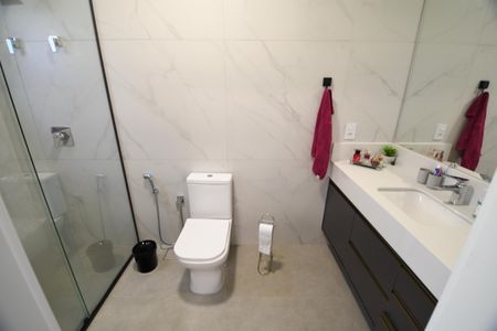 Casa de condomínio à venda com 229m², 3 quartos e 4 vagasBanheiro do Quarto 3