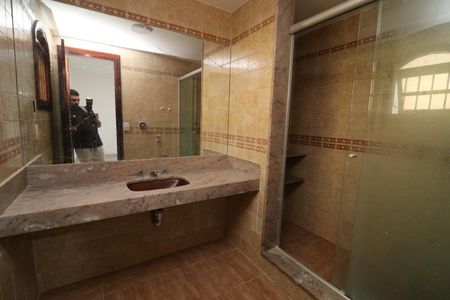 Casa à venda com 503m², 3 quartos e 2 vagasBanheiro da Suíte