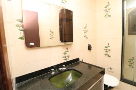 Casa para alugar com 503m², 3 quartos e 2 vagasBanheiro Social