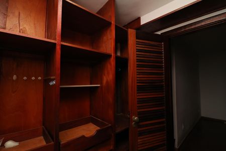 Casa para alugar com 503m², 3 quartos e 2 vagasCloset da suíte