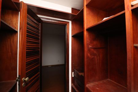 Casa para alugar com 503m², 3 quartos e 2 vagasCloset da suíte