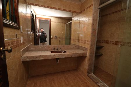 Casa para alugar com 503m², 3 quartos e 2 vagasBanheiro da Suíte