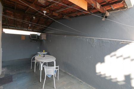 Casa à venda com 180m², 3 quartos e 1 vaga Casa à venda com 180m², 3 quartos e 1 vagaQuintal