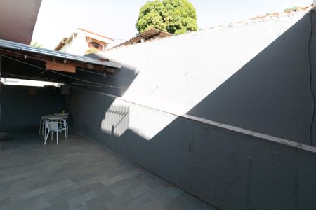 Casa à venda com 180m², 3 quartos e 1 vaga Casa à venda com 180m², 3 quartos e 1 vagaQuintal