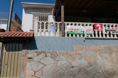 Casa à venda com 180m², 3 quartos e 1 vaga Casa à venda com 180m², 3 quartos e 1 vagaFachada