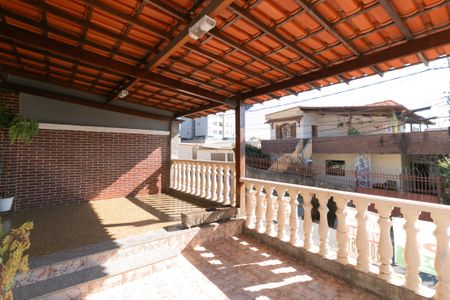 Casa à venda com 180m², 3 quartos e 1 vaga Casa à venda com 180m², 3 quartos e 1 vagaQuintal